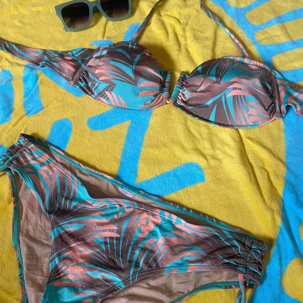 Bathing suit